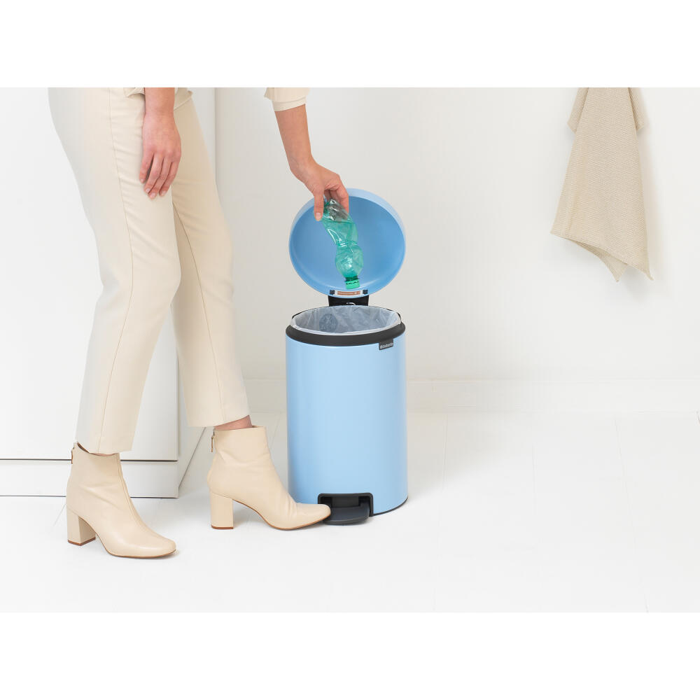 Brabantia NewIcon Treteimer, Mülleimer, Abfalleimer, Stahl, Dreamy Blue, 12 L, 202483