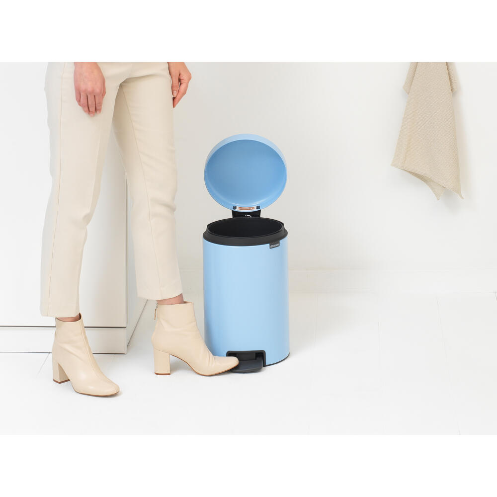 Brabantia NewIcon Treteimer, Mülleimer, Abfalleimer, Stahl, Dreamy Blue, 12 L, 202483