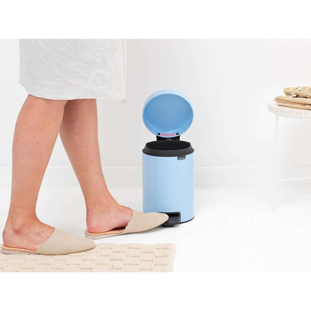 Brabantia NewIcon Treteimer, Mülleimer, Abfalleimer, Stahl, Dreamy Blue, 3 L, 202582