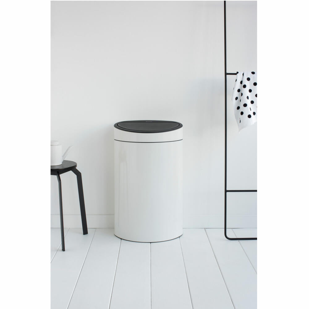 Brabantia Touch Bin Abfallbehälter mit Kunststoffeinsatz, Mülleimer, Müll Eimer, White / Deckel White, 40 L, 114984
