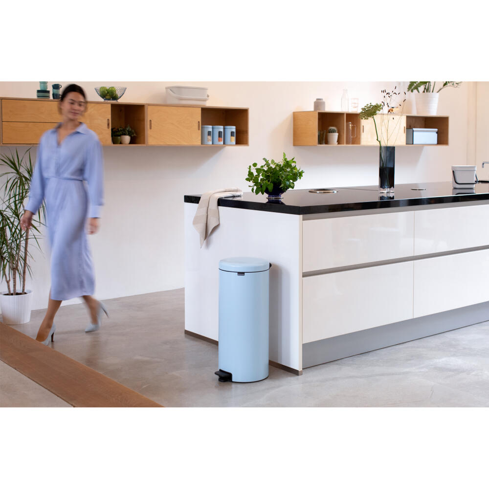 Brabantia NewIcon Treteimer, Mülleimer, Abfalleimer, Stahl, Dreamy Blue, 30 L, 202667