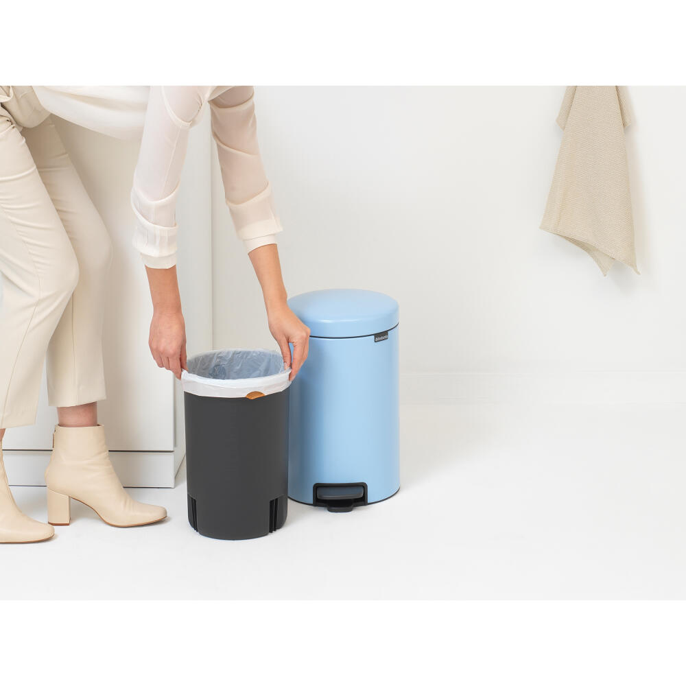 Brabantia NewIcon Treteimer, Mülleimer, Abfalleimer, Stahl, Dreamy Blue, 12 L, 202483