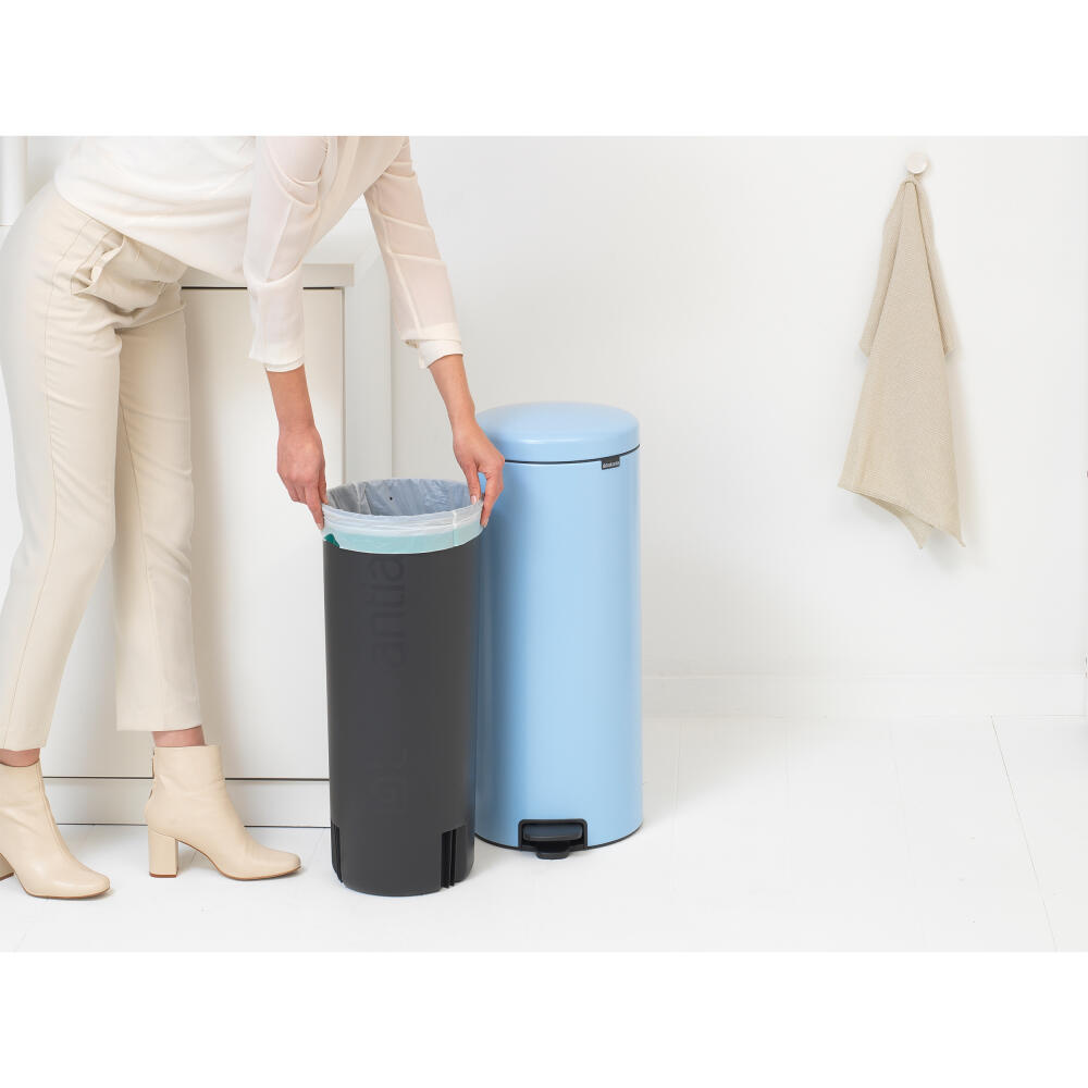 Brabantia NewIcon Treteimer, Mülleimer, Abfalleimer, Stahl, Dreamy Blue, 30 L, 202667