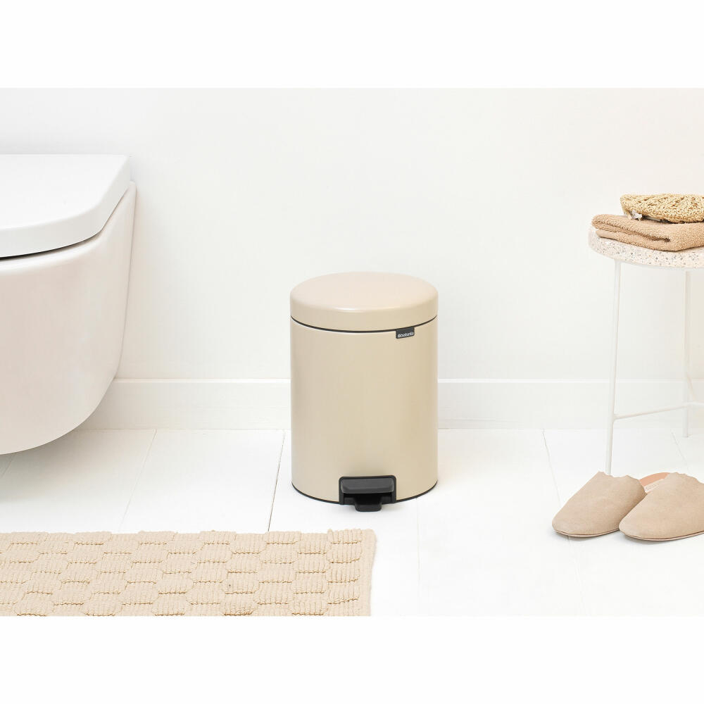 Brabantia Treteimer NewIcon, Abfalleimer, Mülleimer, Stahl, Soft Beige, 5 L, 149900